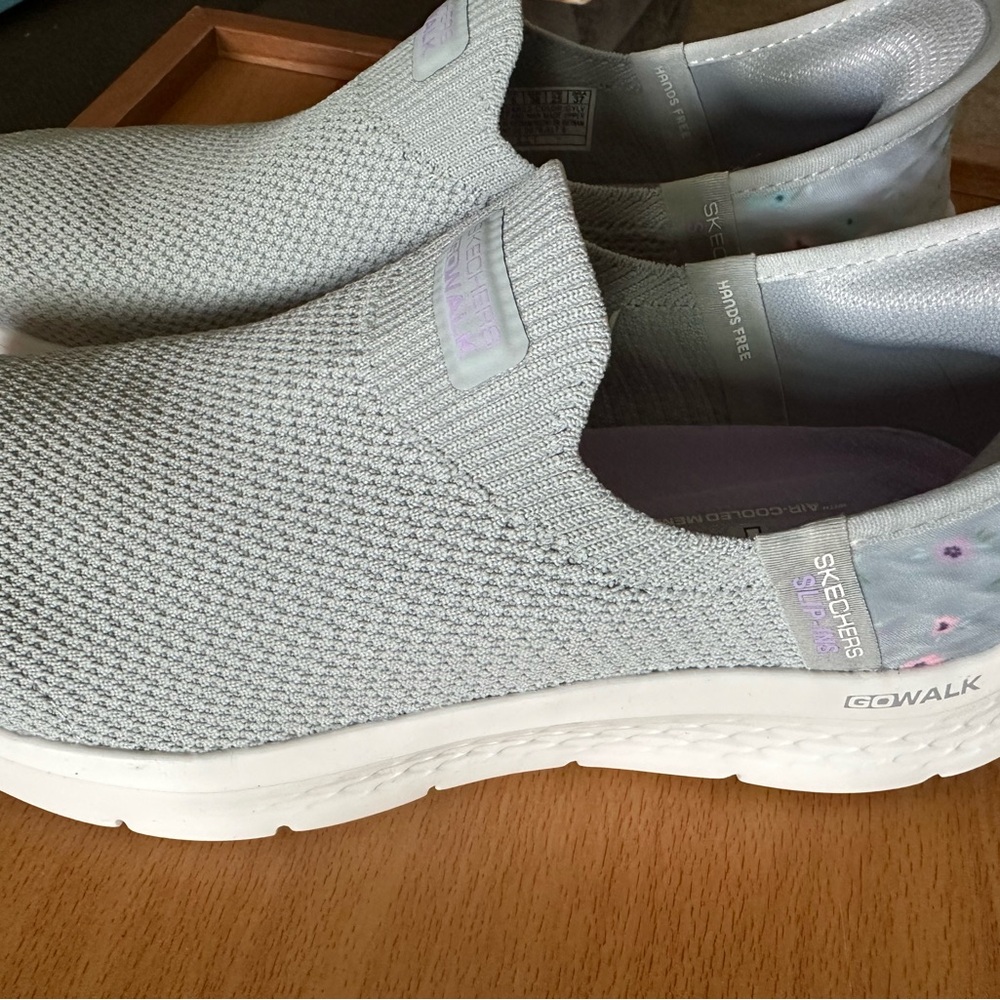New Skechers GoWalk SlipIn Size 8 Womens